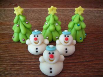 Snowmen with trees